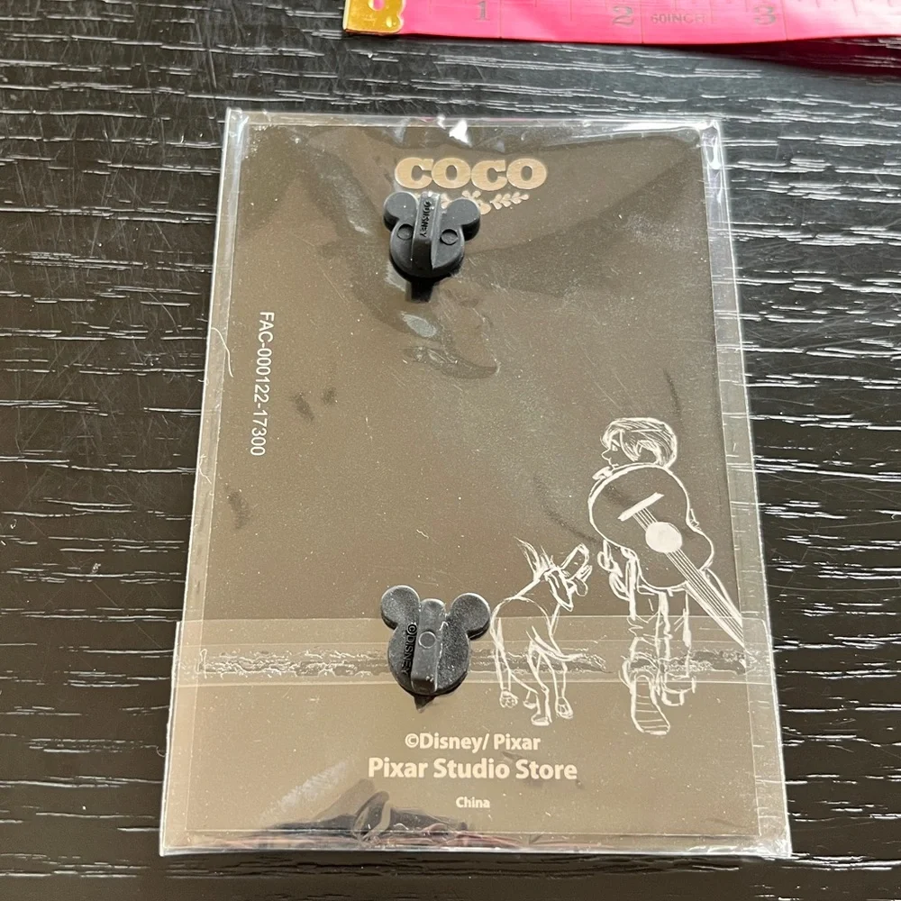 Disney Pixar Studio Store Coco Pin-Ernesto De La Cruz Pearl Guitar LE( MSC-75.2) - Picture 3 of 12